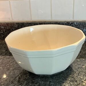 Pfaltzgraff Stoneware 3 Quart Bowl, Heritage Pattern, Oven/ Microwave Safe
